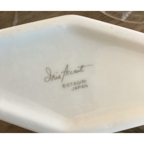 Otagiri Japan Gold Trimmed Iris Accent 7” x 4” (approximately) Vase. - Picture 6 of 10